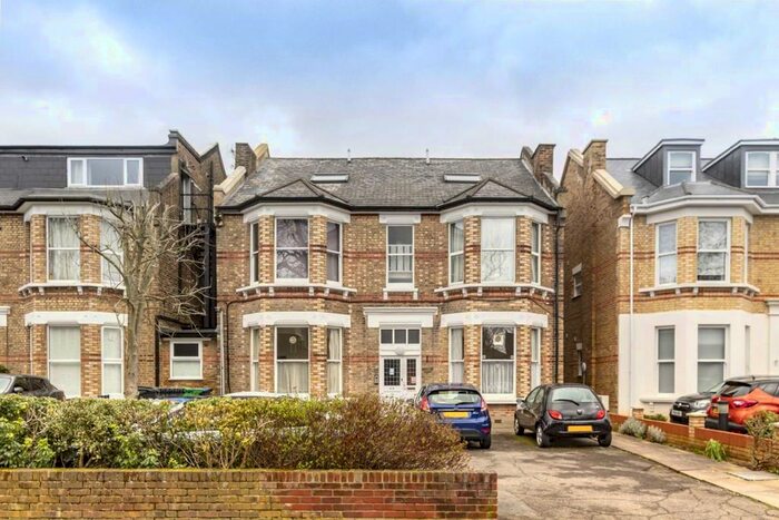 1 Bedroom Flat To Rent In The Avenue, Berrylands, Surbiton, KT5