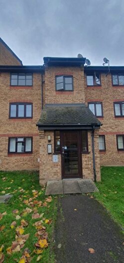 1 Bedroom Flat To Rent In Trefoil House, Crest Avenue, Grays, RM17