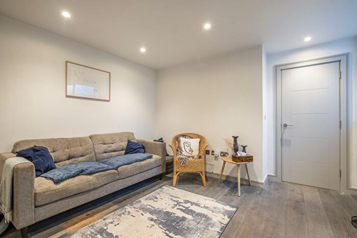 1 Bedroom Flat To Rent In King Street, Richmond, TW9