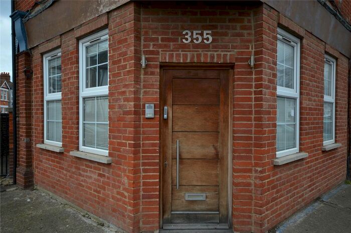 1 Bedroom Flat To Rent In Hanworth Road, Hounslow, TW3