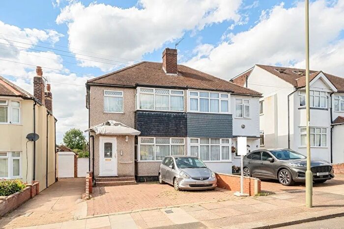 4 Bedroom Semi Detached House For Sale In Wyre Grove, Edgware, HA8