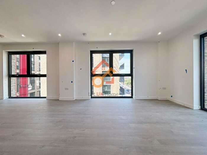 2 Bedroom Flat To Rent In Darter Apartments, Woodberry Down, London, N4