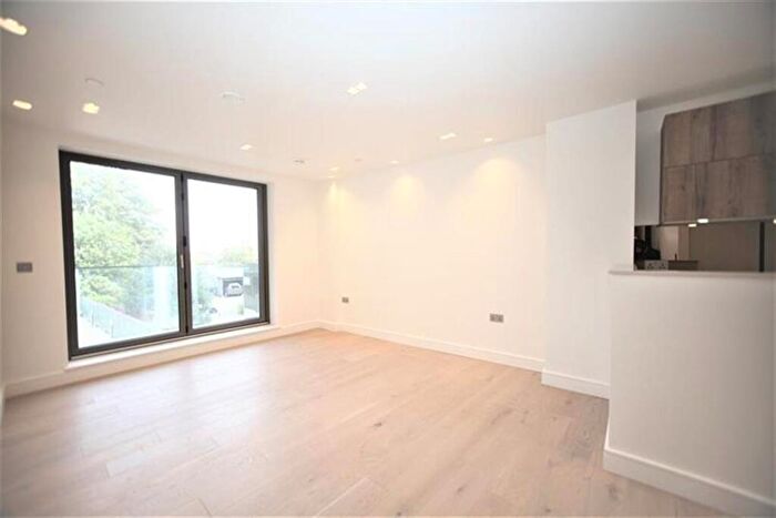 2 Bedroom Flat To Rent In Brent Street, Hendon, NW4