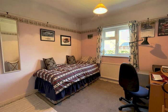 2 Bedroom Flat For Sale In Milford - ***No Onward Chain***, GU8