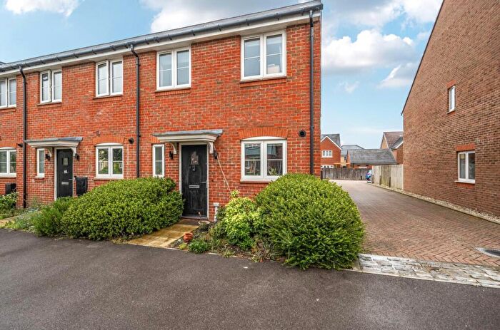 3 Bedroom Semi-Detached House For Sale In Longacres Way, Chichester, PO20