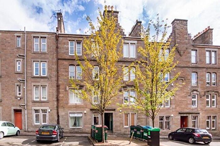 2 Bedroom Flat To Rent In Baldovan Terrace, Dundee, Angus, DD4