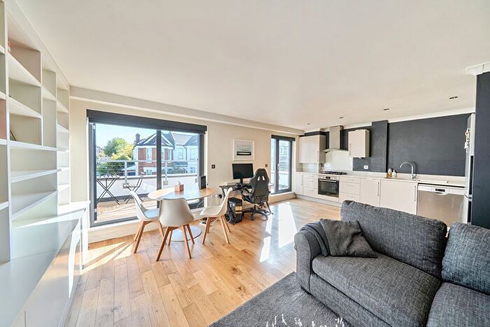 1 Bedroom Flat For Sale In Colney Hatch Lane, Muswell Hill, London, N10