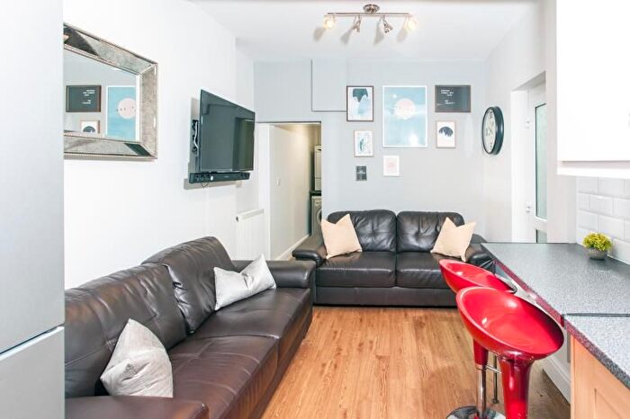 6 Bedroom Terraced House To Rent In Inverness Place, Cardiff, CF24