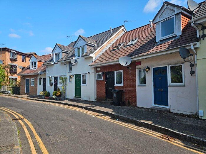 3 Bedroom Terraced House To Rent In Norwich Road, Triangle, BH2