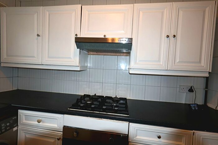 2 Bedroom Flat To Rent In New North Road, Ilford, IG6