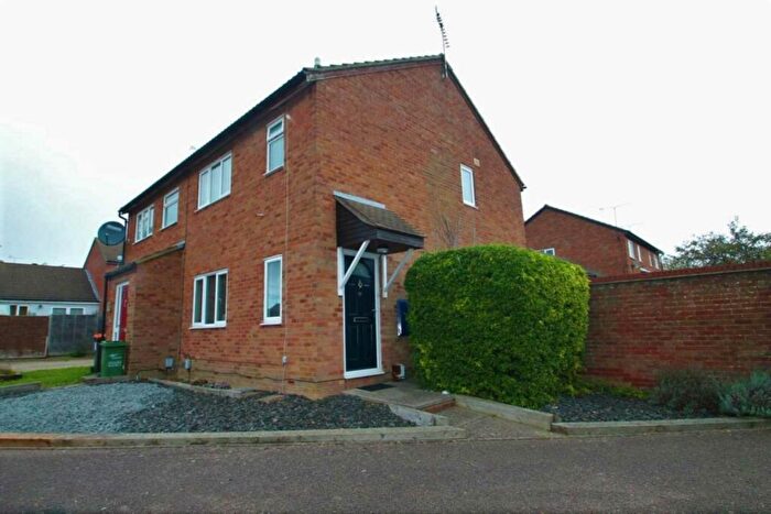 3 Bedroom Semi-Detached House To Rent In Conway Close, Houghton Regis, LU5