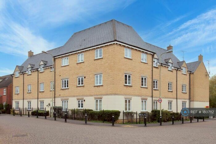 2 Bedroom Flat To Rent In Harvest Way, Witney, OX28