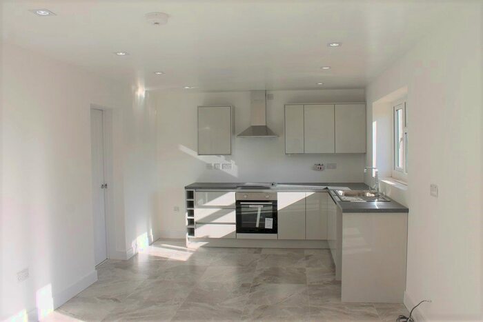 4 Bedroom Semi-Detached House To Rent In Cherry Orchard Court, Eyres Monsell, Leicester LE2