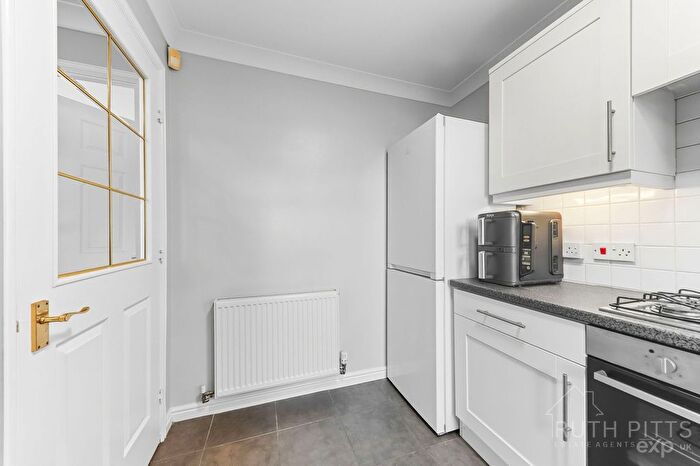 3 Bedroom End Of Terrace House For Sale In Northfield Grange, South Kirkby, WF9