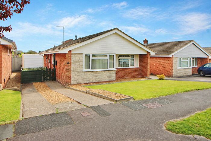 3 Bedroom Detached Bungalow For Sale In Tanner's Ridge, Purbrook, PO7