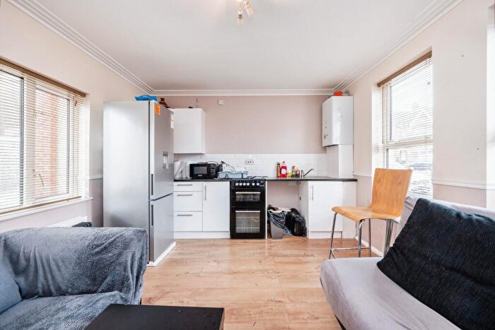 1 Bedroom Flat For Sale In Goldington Avenue, Bedford, Bedfordshire, MK40