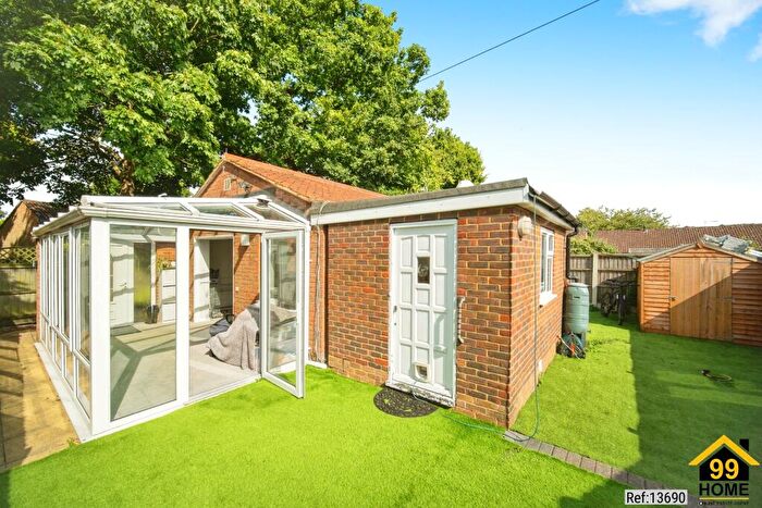 2 Bedroom Detached Bungalow To Rent In Evenlode Way, Sandhurst, Berkshire, GU47