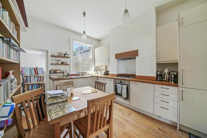 1 Bedroom Flat For Sale In Disraeli Road, London, SW15