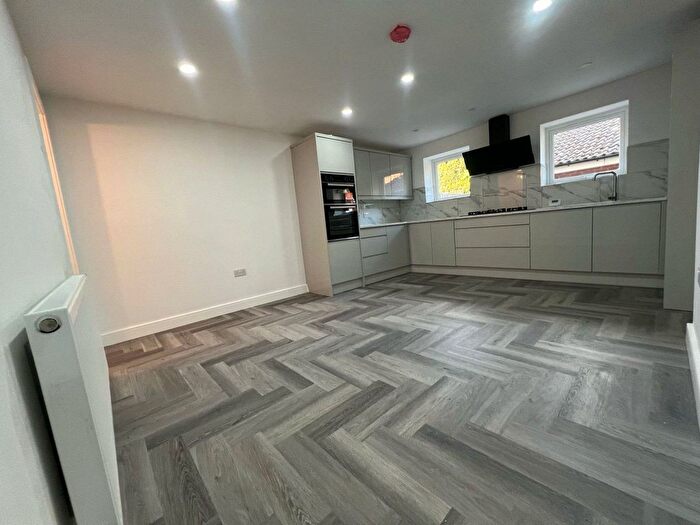 8 Bedroom Terraced House To Rent In London, E6