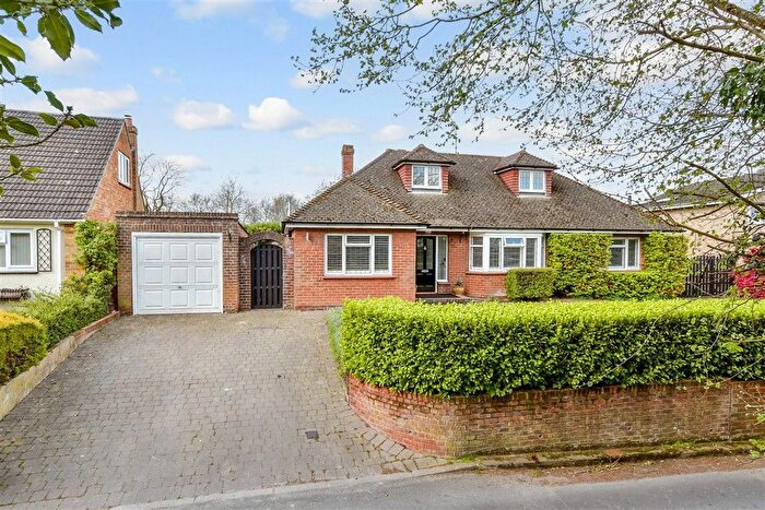 4 Bedroom Chalet For Sale In Round Street, Sole Street, Kent, DA13