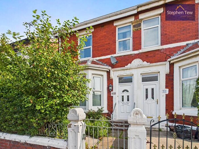 3 Bedroom Semi-Detached House For Sale In Newhouse Road, Blackpool, FY4