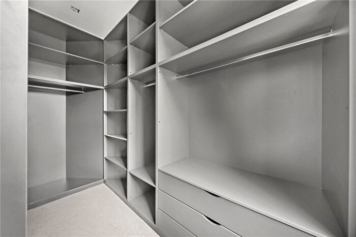 3 Bedroom Flat To Rent In The Little Boltons, Chelsea, London, SW5