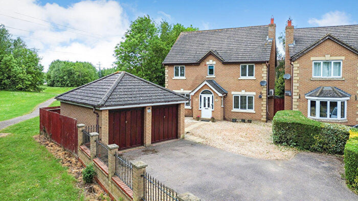 4 Bedroom Detached House For Sale In Embla Close, Bedford, MK41