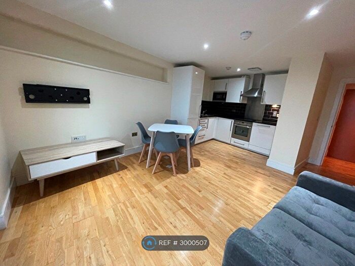 2 Bedroom Flat To Rent In Parkview Apartments, London, E14