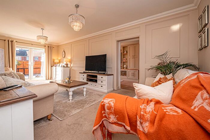 4 Bedroom Detached House For Sale In Oakwood Close, Desborough, Kettering, NN14