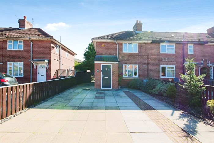 3 Bedroom End Terrace House For Sale In Middleham Avenue, York, YO31