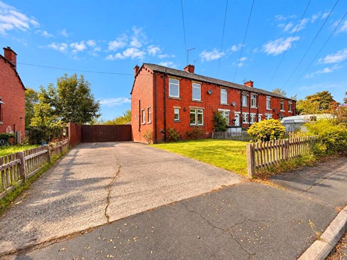 4 Bedroom End Of Terrace House For Sale In Whitwell Drive, Elland, HX5