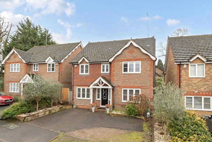 4 Bedroom Detached House For Sale In Parnell Gardens, Weybridge, KT13