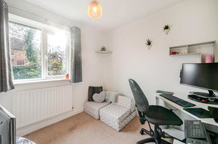 4 Bedroom Detached House For Sale In Throgmorton Road, Yateley, Hampshire, GU46