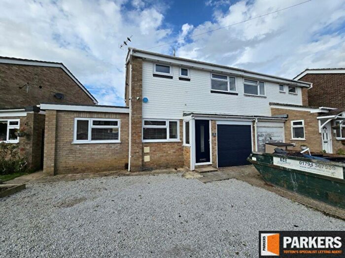 3 Bedroom Semi-Detached House To Rent In The Paddock, Calmore, SO40