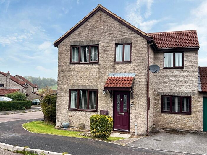 5 Bedroom Link Detached House For Sale In Finch Close, Shepton Mallet, BA4