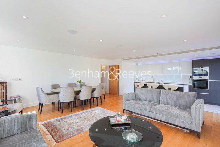 3 Bedroom Flat To Rent In Kew Bridge Road, Brentford, TW8