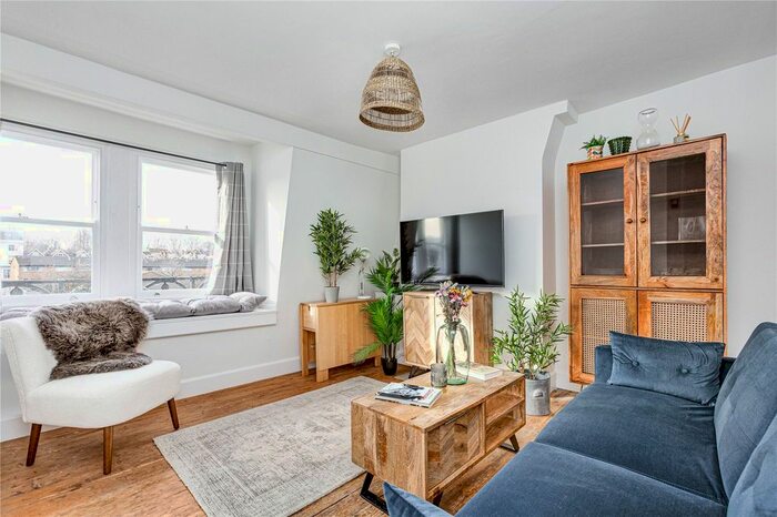 1 Bedroom Flat To Rent In Northcote Road, Between The Commons, SW11