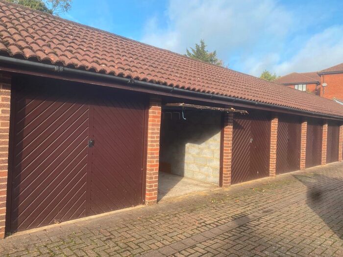 Parking/garage To Rent In Marsh Lane, Stanmore, HA7