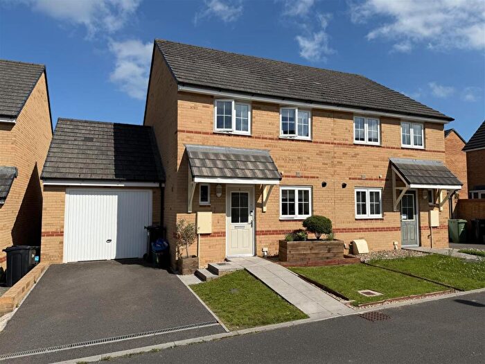 3 Bedroom Semi Detached House For Sale In Polden Walk, Midsomer Norton, BA3