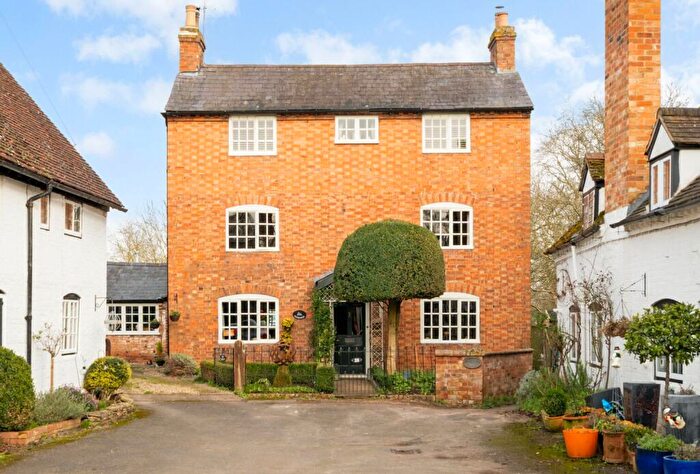 4 Bedroom Link Detached House For Sale In The Square, Clifford Chambers, CV37