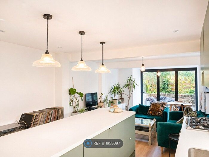 2 Bedroom Flat To Rent In Durley Road, London, N16