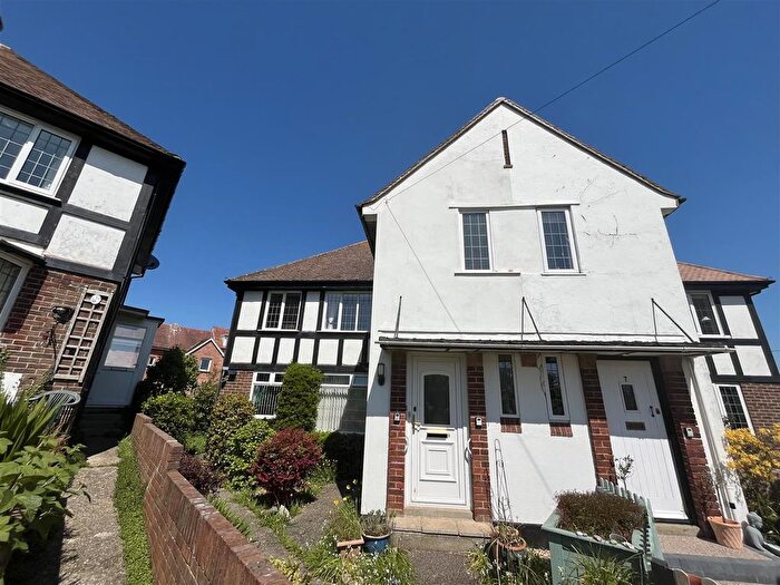 2 Bedroom Property To Rent In The Close, Seaton, EX12