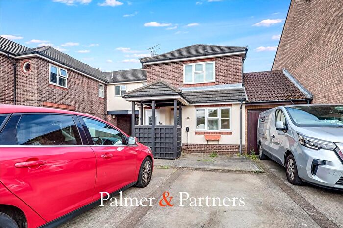 1 Bedroom Maisonette For Sale In Berkely Drive, Chelmer Village, Chelmsford, Essex, CM2