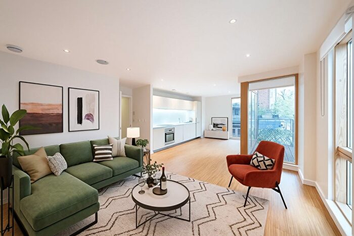 2 Bedroom Flat To Rent In Wingate Square, SW4