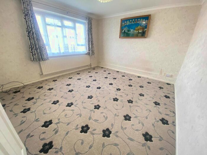 2 Bedroom Flat To Rent In Grange Court, Old Ruislip Road, Northolt, UB5
