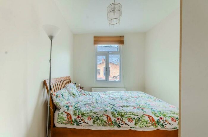 2 Bedroom Flat To Rent In Oldridge Road, Balham, London, SW12