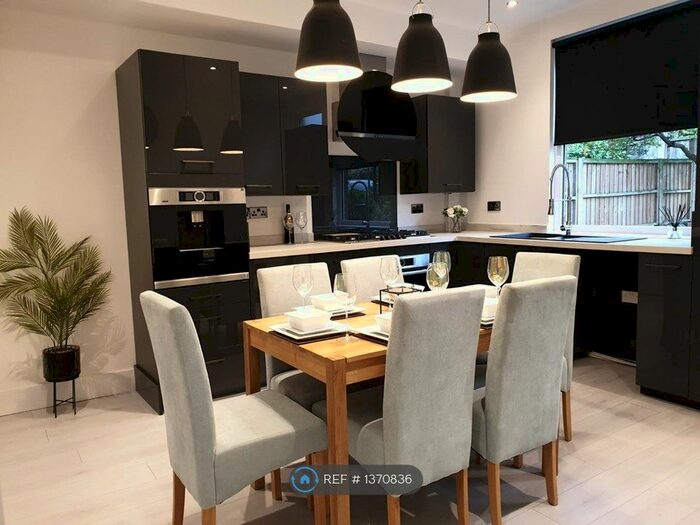 4 Bedroom Terraced House To Rent In Horsforth, Leeds, LS18