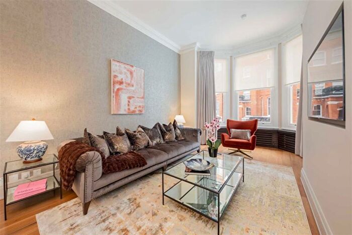 3 Bedroom Flat To Rent In Egerton Gardens, South Kensington, SW3