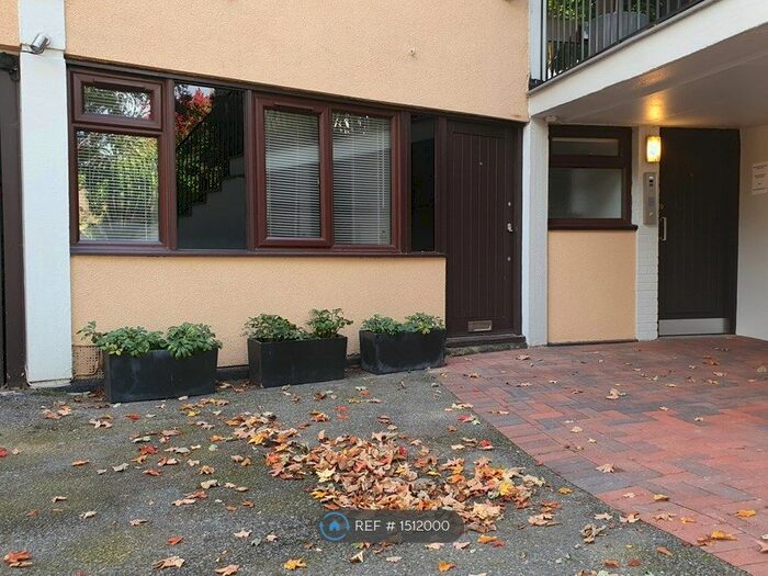 Studio To Rent In Highgate, London, N6