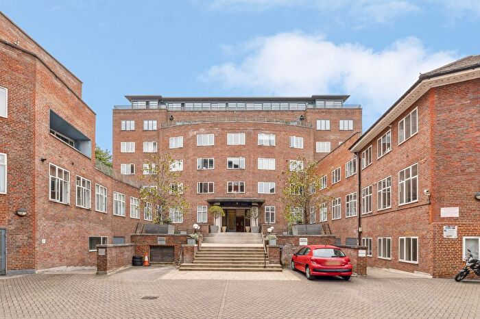 3 Bedroom Flat To Rent In Percy Laurie House, Upper Richmond Road, SW15